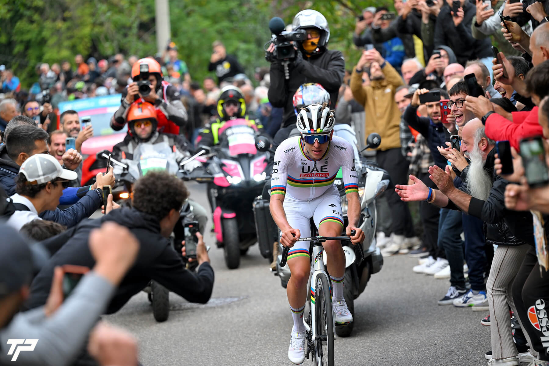 Tadej Pogačar: trionfo epocale al Giro di Lombardia!