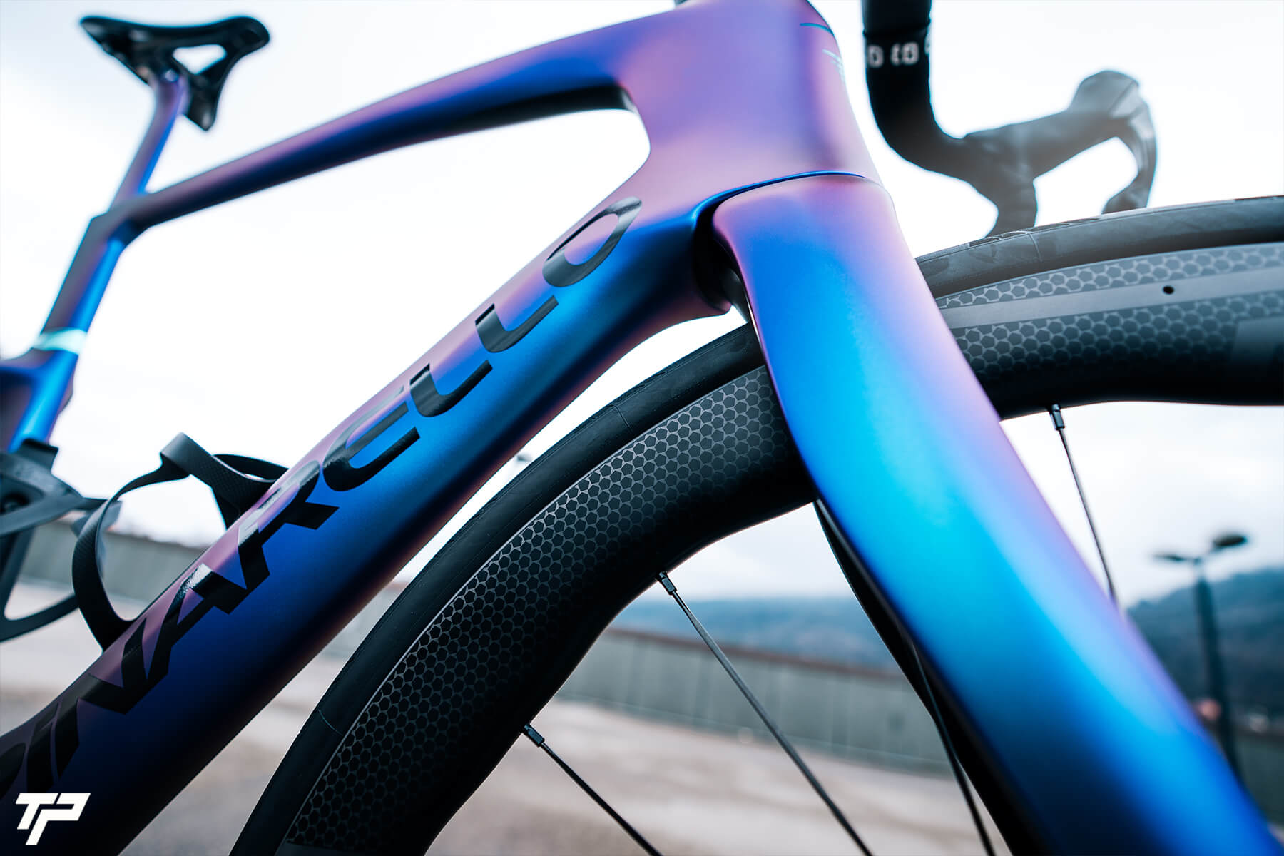 Pinarello New Dogma F: Blue like the night, fast as a comet